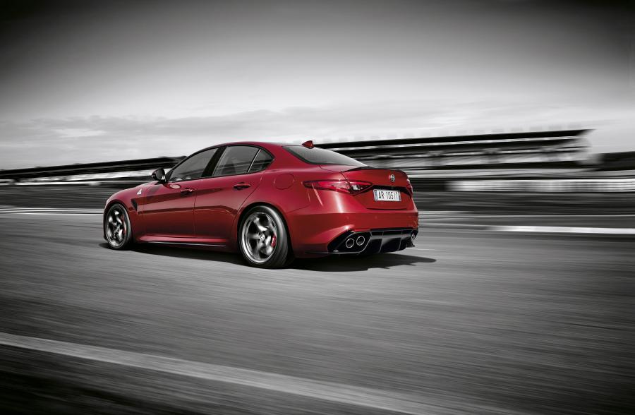  Alfa Romeo Giulia Quadrifoglio 2016 года  (фото 11 из 12)